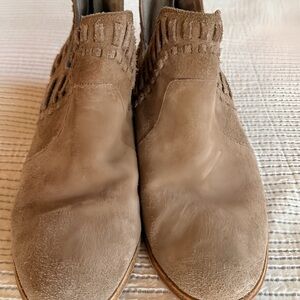 Vince Camuto Women’s Suede Casual Slip-On Booties